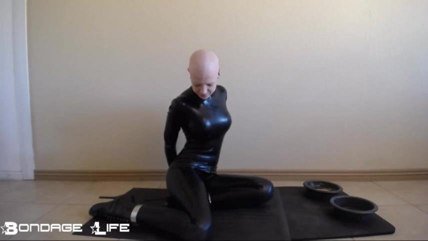 Bondage Life – Lunch Time With Greyhound (Throwback Latex Edition) [updated: 2024-09-30]