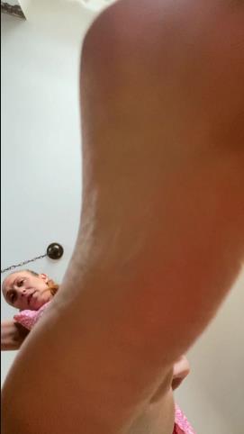 Giantess Slave Sole Licker [updated: 2024-10-01]