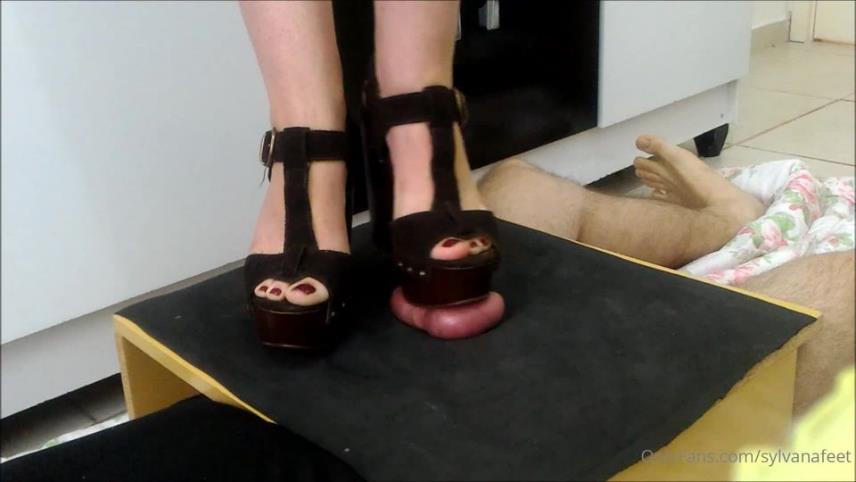 Ballbusting Parana Studios - Plataform Shoes Trampling In Table [updated: 2024-10-01]