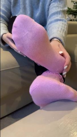 harrietfootsie 18122019107140716 got some new socks as an early christmas present want to see also had my fingernails don [updated: 2024-10-05]