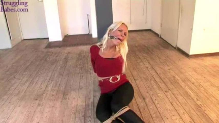 Natalie Pole-tied Cleavegagged [updated: 2024-10-07]