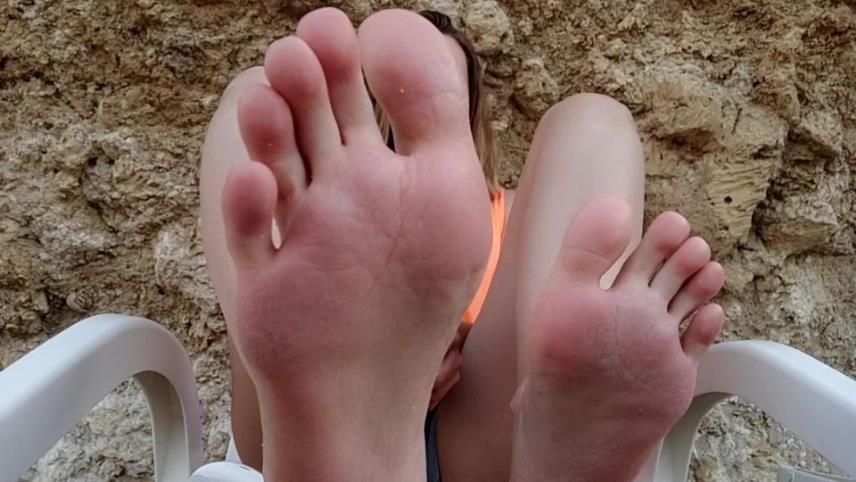 Margolisa – Beach Foot Tease [updated: 2024-10-08]