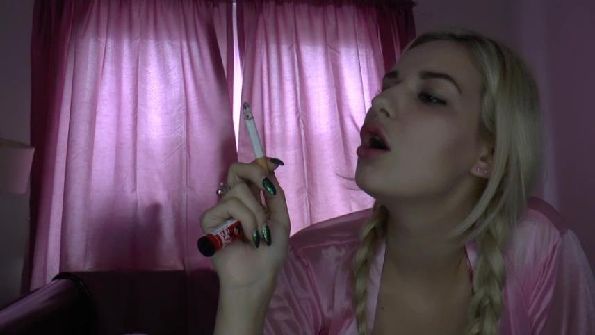 Bad Dolly – Smoking Pretty in Pink and Topless [updated: 2024-10-08]