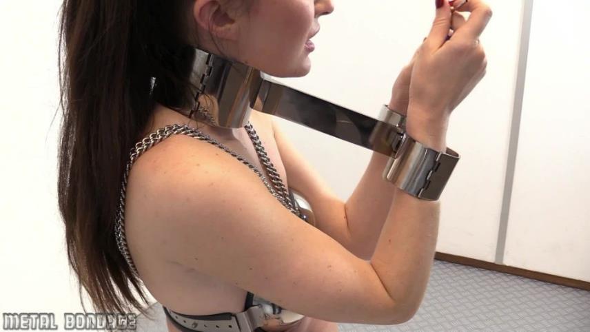 Metal Bondage – Sophia Smith in the Posture Fiddle [updated: 2024-10-08]