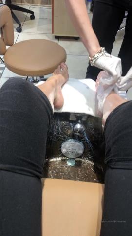 luxuriouslexi 30092019115835646 Min of Me getting a pedicure Good boys get [updated: 2024-10-09]