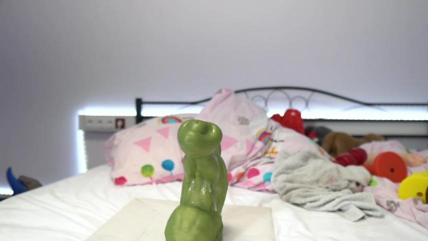 Monster size hulk dildo rough and deep penetration with young blonde camgirl [updated: 2024-10-11]