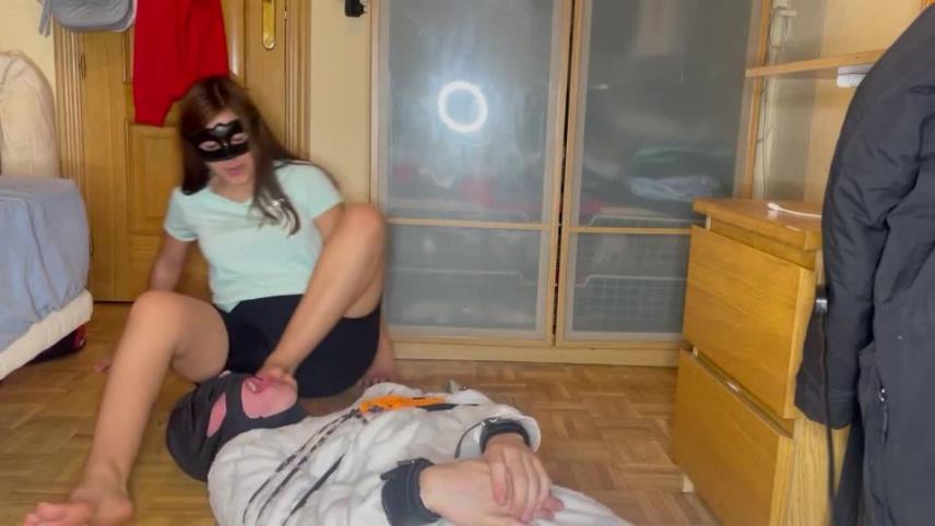 Princess Yosse: Smell Sweaty Socks [updated: 2024-10-12]