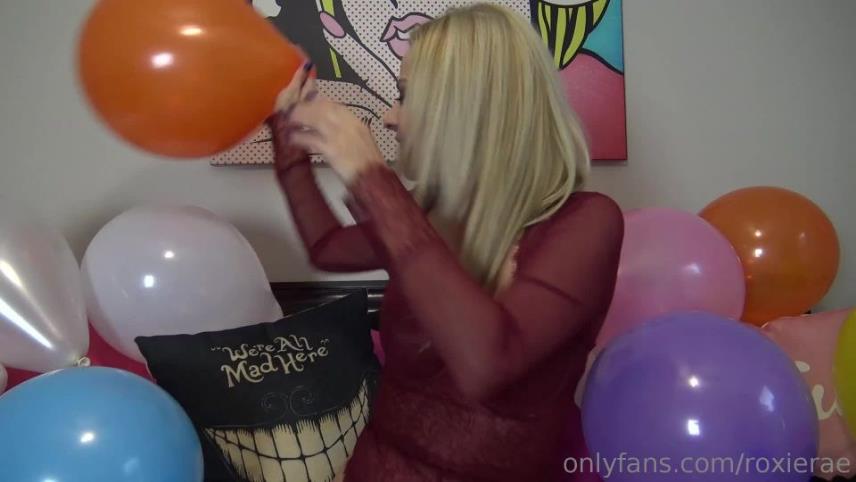 Roxie Rae - Watch Me Close Up Non Pop Balloon Blowing [updated: 2024-10-14]