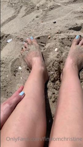 findomchristine 10-08-2020 Beach toes [updated: 2024-10-14]