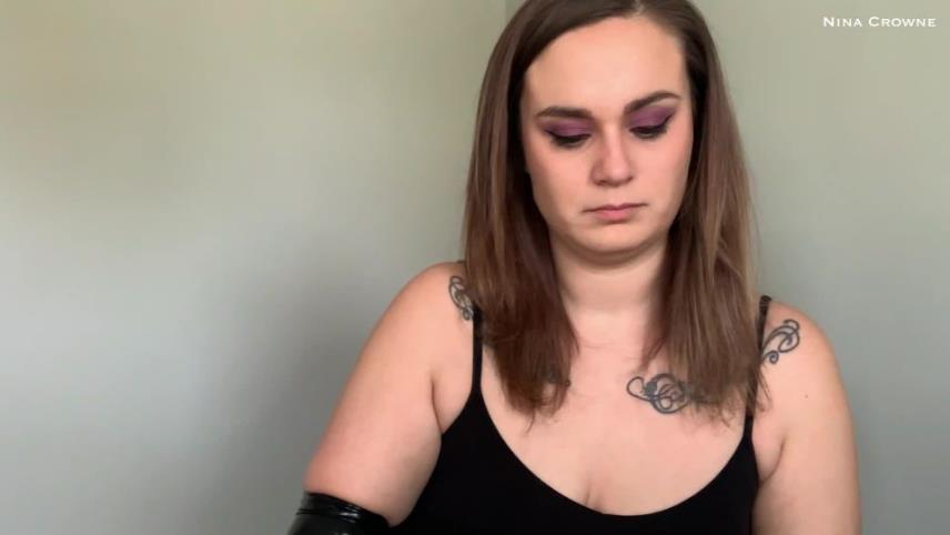 Nina Crowne – How to Put on Latex Opera Gloves [updated: 2024-10-15]