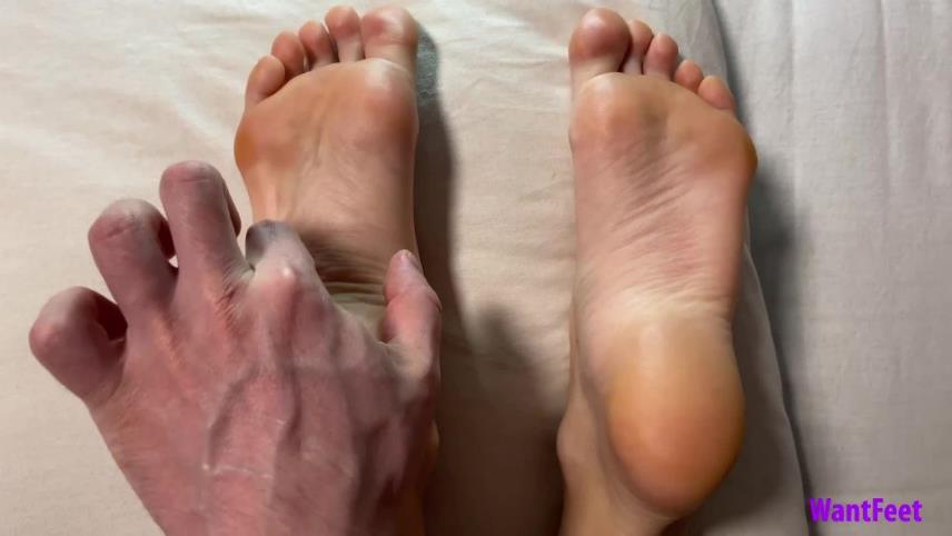 Lisa’s Ticklish Feet [updated: 2024-10-15]