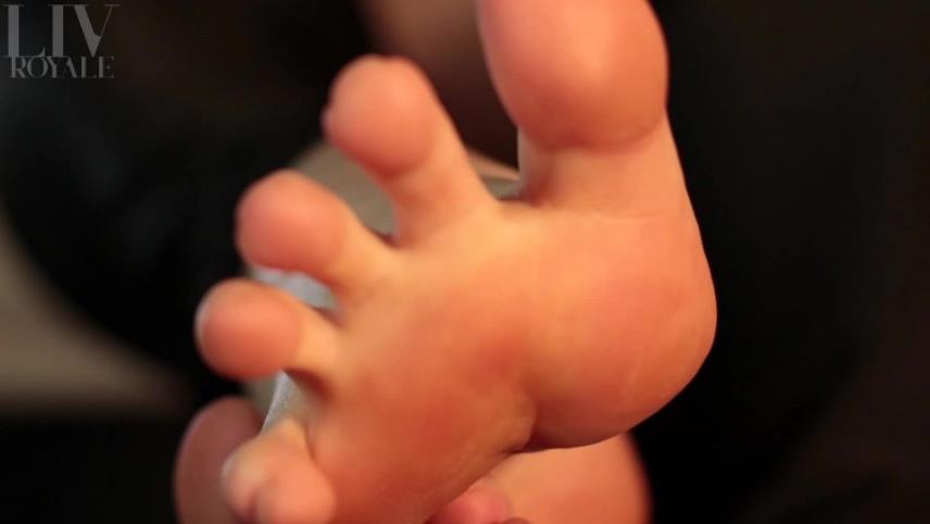 Liv Royale - Worship My Bare Toes [updated: 2024-10-15]