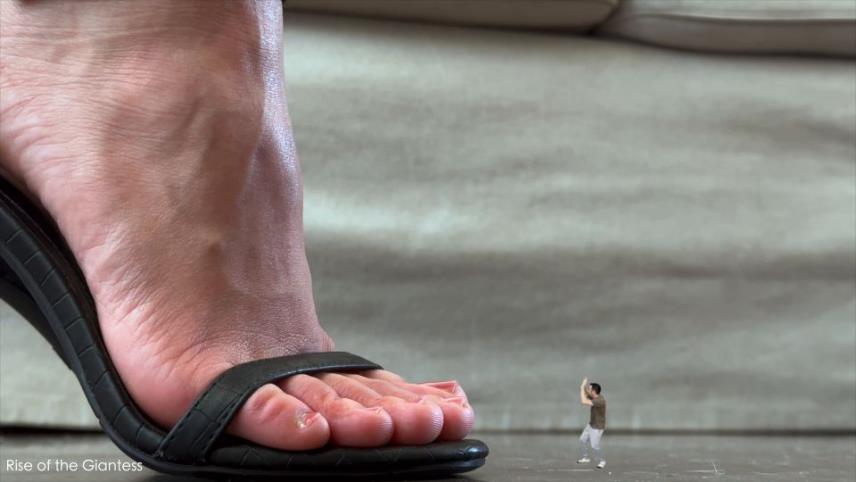 RISE OF THE GIANTESS – I trapped a tiny man! 4k [updated: 2024-10-18]