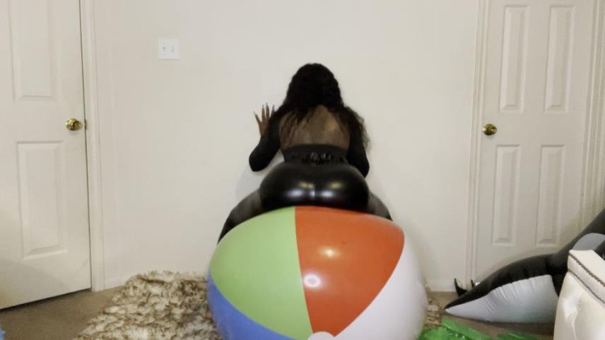 kaythelooner – Ass bouncing on large beach ball before finger nail pop [updated: 2024-10-18]