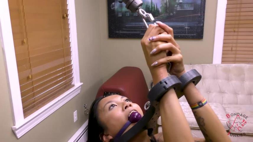 Bondage Junkies: Brat vs. Her Knee Ache [updated: 2024-10-19]