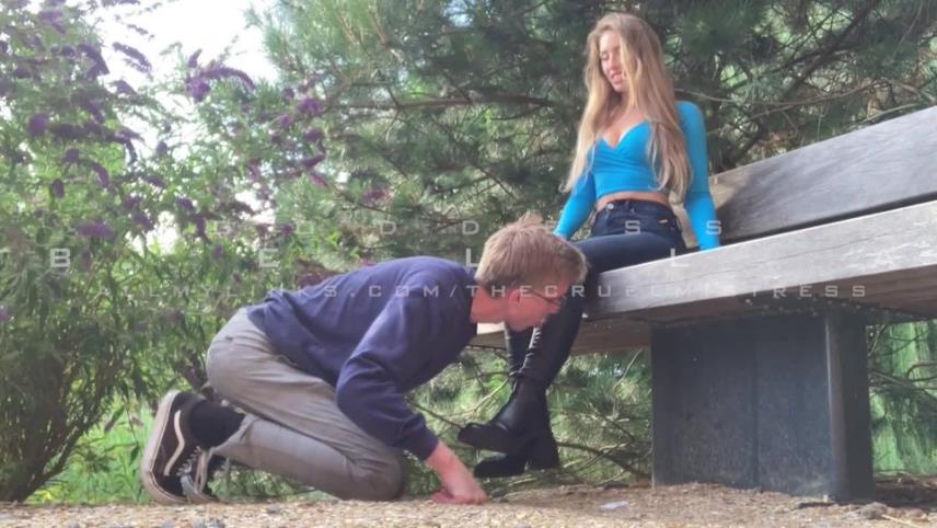 142-Iwantbellaa Clean my dirty boots at the park bench [updated: 2024-10-20]