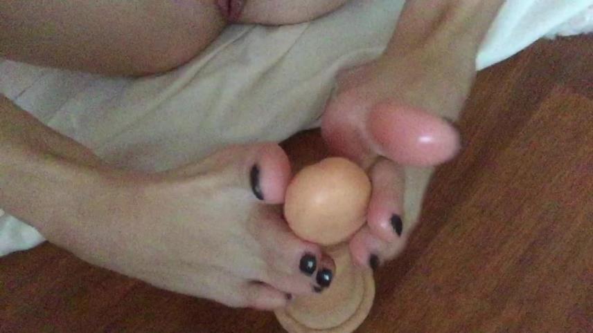 Amateur Beautiful Blonde Footjob [updated: 2024-10-20]