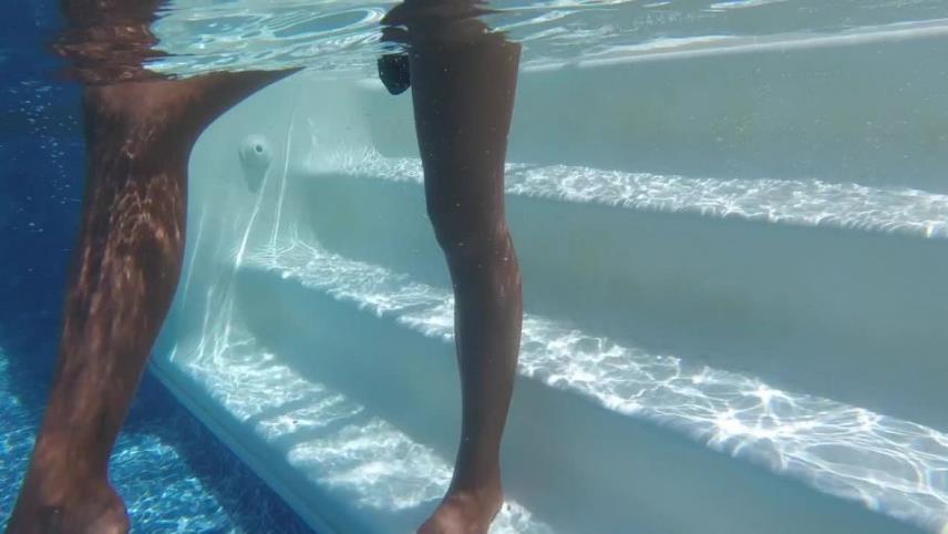 Underwater in Pantyhose [updated: 2024-10-20]