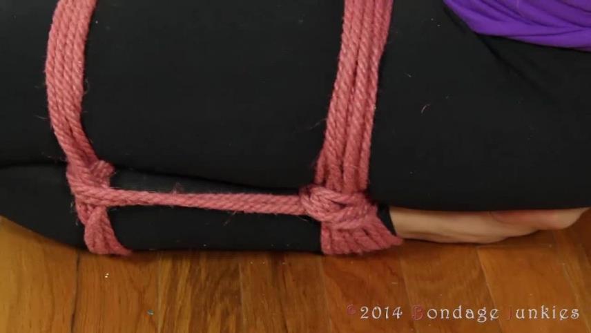 Bondage Junkies – Jamie vs. The Bannister [updated: 2024-10-22]