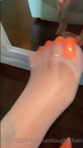 tatianasnaughtytoes 31082020807819454 new 20200831 neon orange pedicure nylons2 [updated: 2024-10-23]