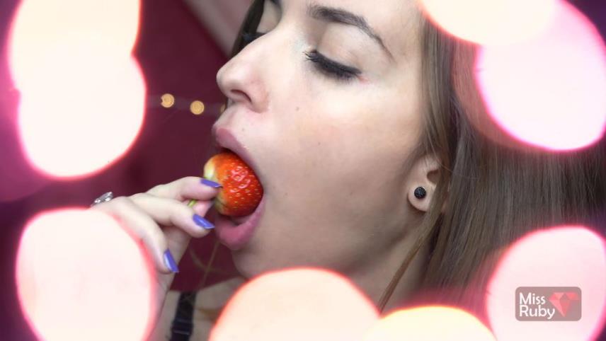 Sweet Bunny - Strawberry ASMR - Mouth Eating Sounds - UltraHD 2160p [updated: 2024-10-23]