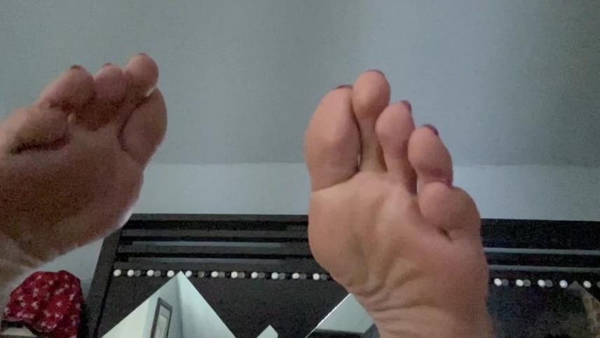 QueenMotherSoles – Suck my Toes While I cum [updated: 2024-10-28]