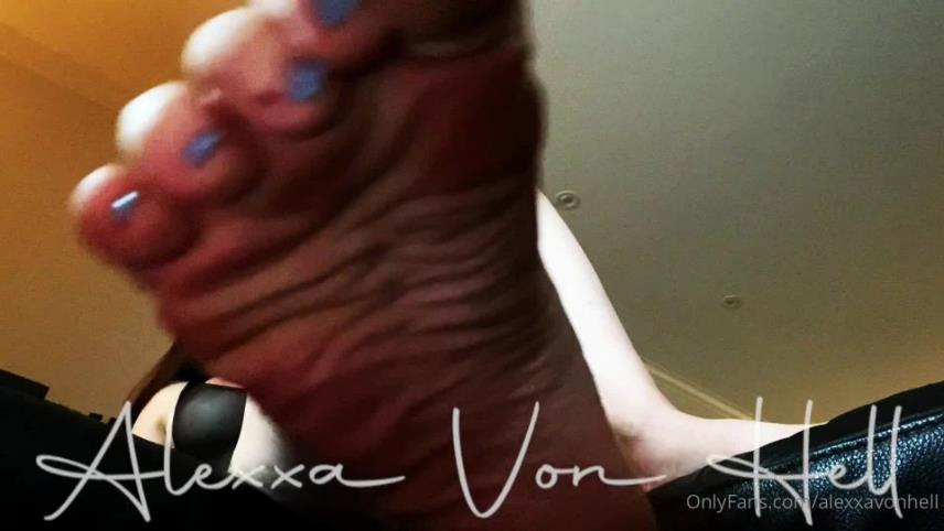 AlexxavonHell — Finishing 2021 with a mesmerizing feet POV clip [updated: 2024-10-28]