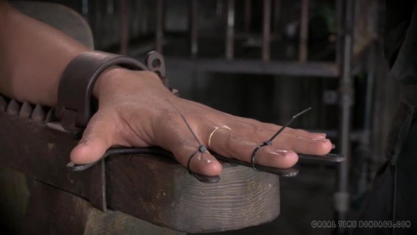 Real Time Bondage – La Cucaracha Part 3 – Rain DeGrey 2014-12-27 [updated: 2024-10-29]