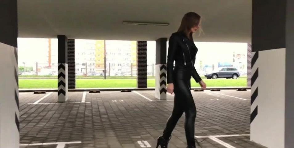 Tatyana T Fitness Girl Posing In Leather Leggings [MyLatexBabe] (SD 646p) [updated: 2024-10-29]