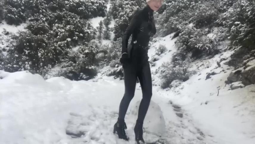 Bondage Life – Snow Day (Latex Edition) Rachel Greyhound 1/17/2022 [updated: 2024-10-30]