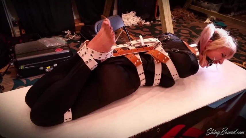 Shiny bound – Trip Six.. Hogtied in Pink.. Live at Fetishcon [updated: 2024-10-30]