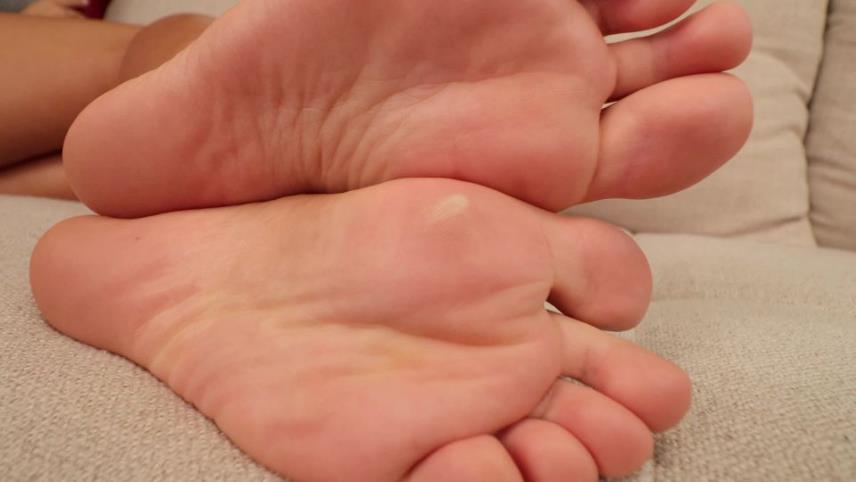 Noemis World – Nia – Her small wide soles need your full attention 4k [updated: 2024-11-06]