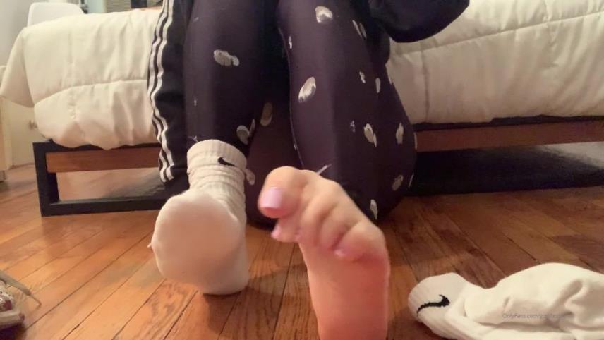 goddessfendi 11-02-2020 post work out sweaty sock and shoe removal and smell … come take a whiff [updated: 2024-11-08]