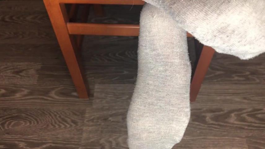 STUDENT GIRL SHOW FOOT IN GRAY SOCKS SMELL SOCKS AND WORSHIP FETISH! BDSM PORN - [lovely-milf.com] video [updated: 2024-11-27]