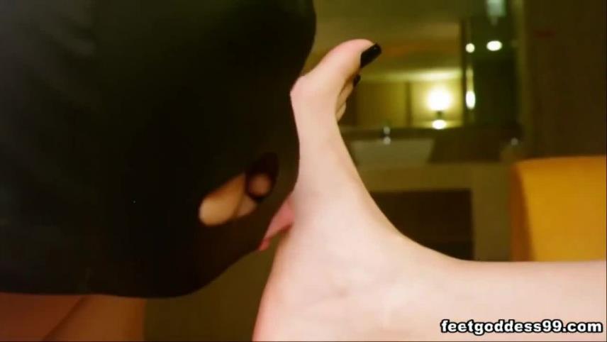 Long toes foot worship with chinese slave [updated: 2024-11-28]