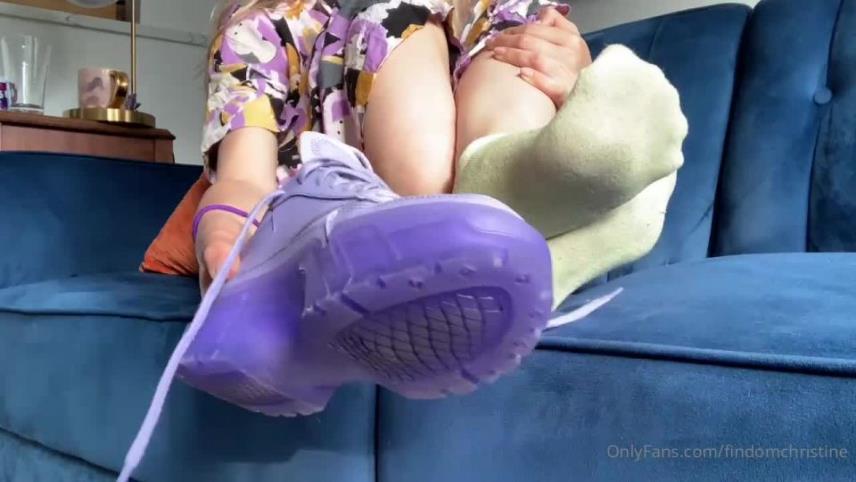 findomchristine 13-06-2021-2135421664-244 min clip Worship my gorgeous sneakers, super cute socks, and gorgeous soles. [updated: 2024-12-10]