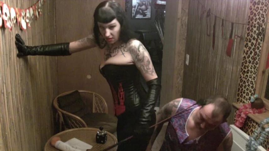 Lady Vampira — Observed and Punished by the Mistress with the Leathergloves — German Femdom [updated: 2024-12-12]