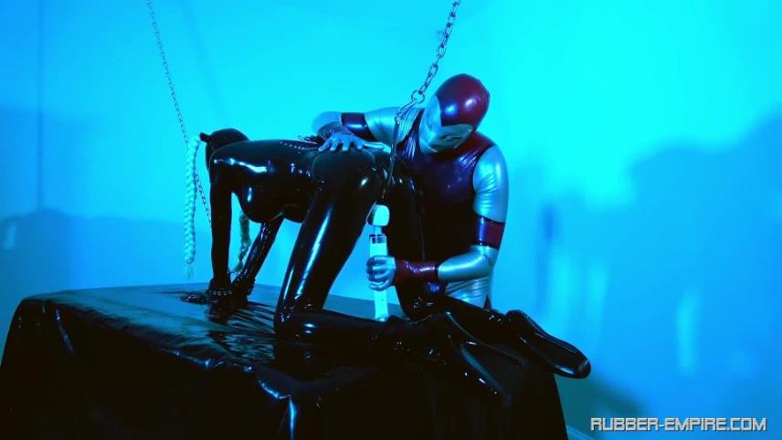 Kink – The Blue Room – Ass hooked and vibed. Starring Rubber Jeff and LatexLara [updated: 2024-12-13]