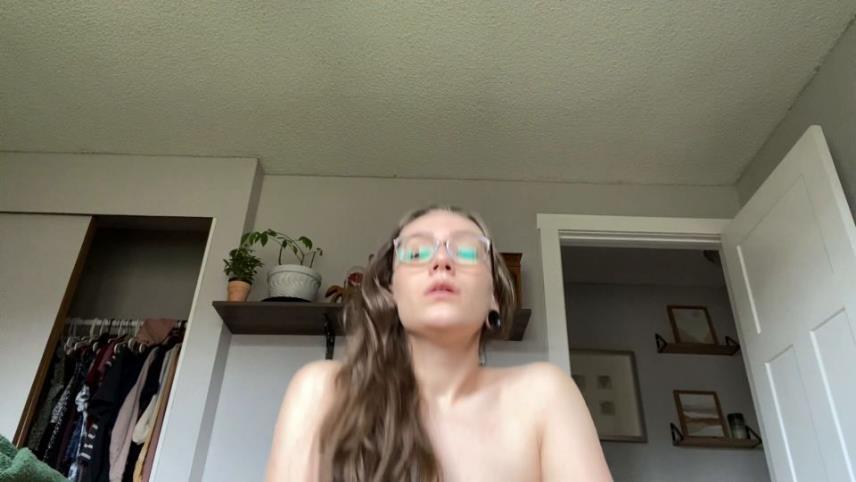 Divinebabe - Giantess mommy makes u eat ur cum [updated: 2024-12-15]