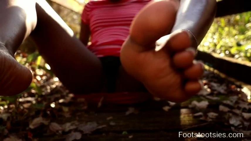 Footsie Tootsies – Goddess Nikki [updated: 2024-12-16]