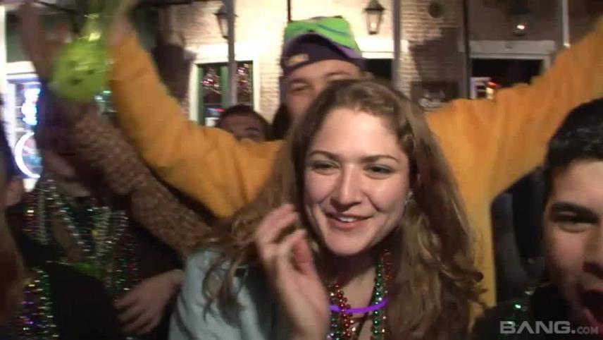 Mardi Gras Footage Features Hot Amateurs Flashing Their Boobs In Public [updated: 2024-12-19]